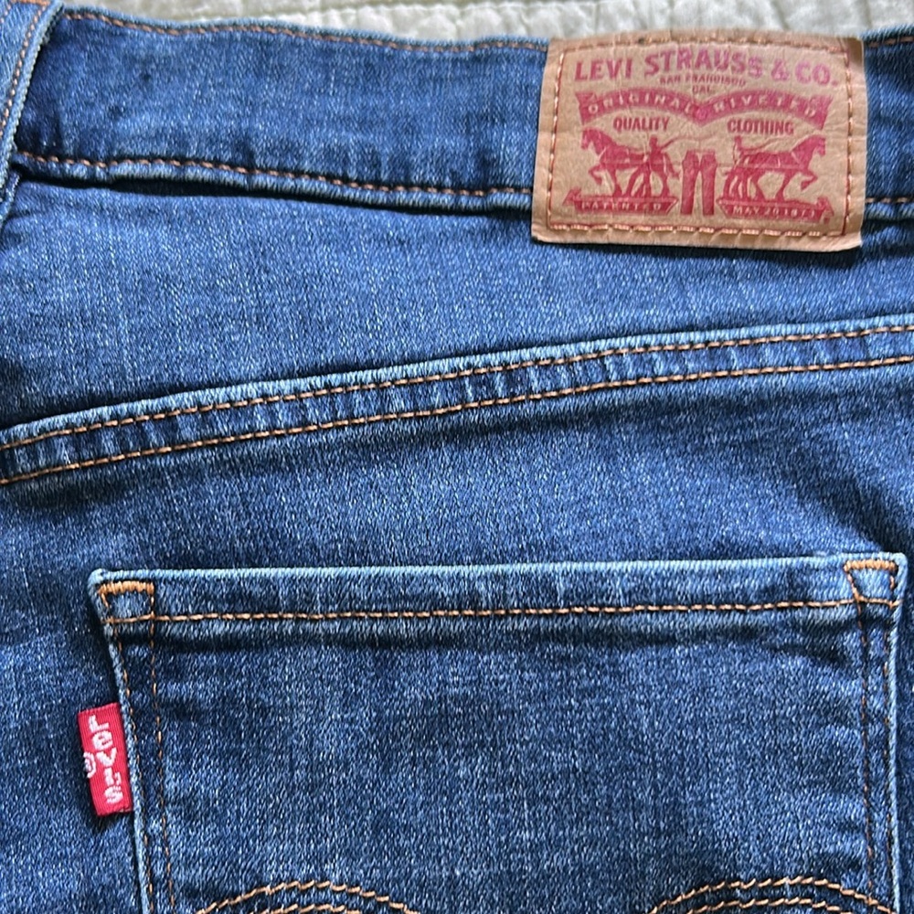 Levi's Blue Jean Classic Bermuda Shorts Relaxed Fit - Picture 3 of 6